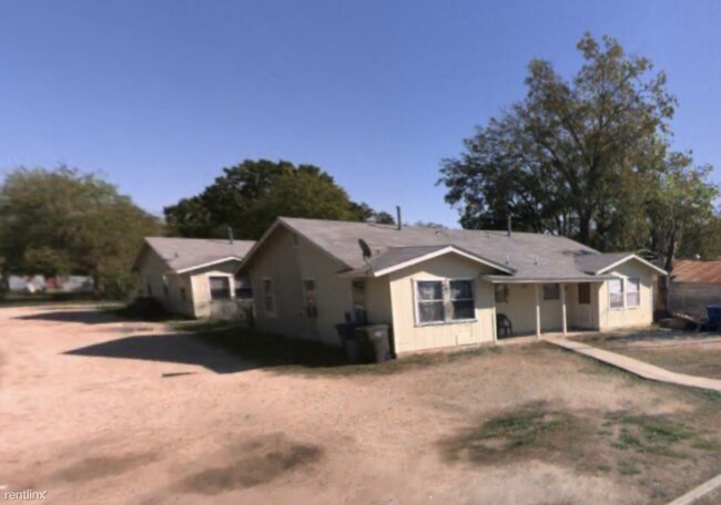 Building Photo - 2 br, 1 bath Duplex - 2510 Seminole St Dup...