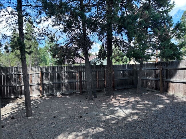 Building Photo - 16662 Shaw Pine Ct