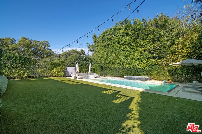 Building Photo - 9145 Sawyer St