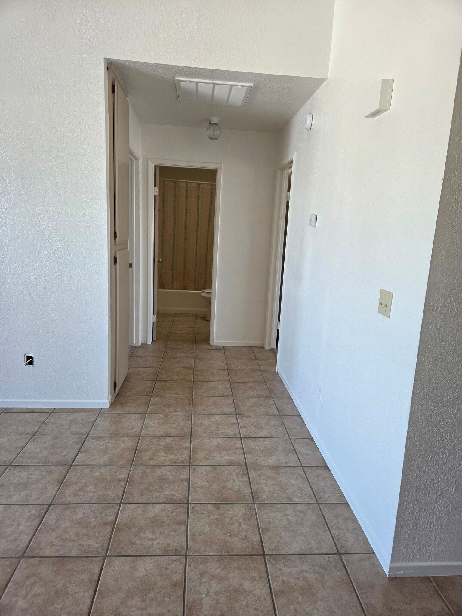 Building Photo - 9004 I Ave