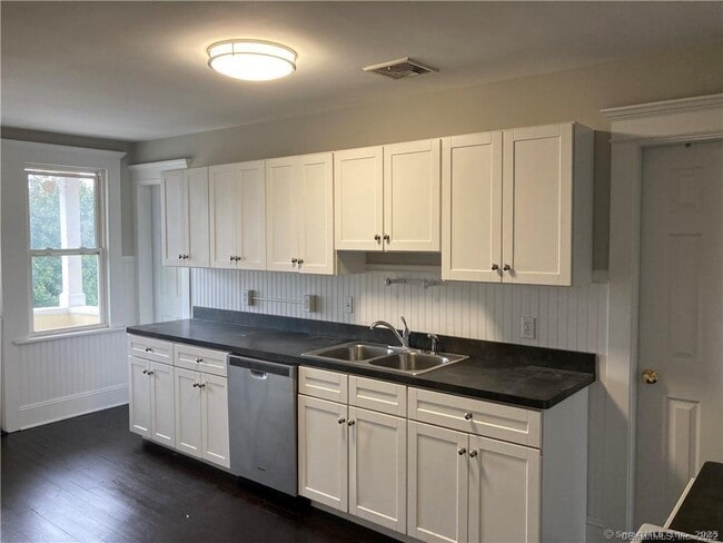Building Photo - 65 Scofield Ave