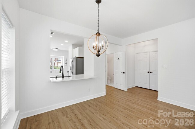 Building Photo - 4084 Holly Villa Cir