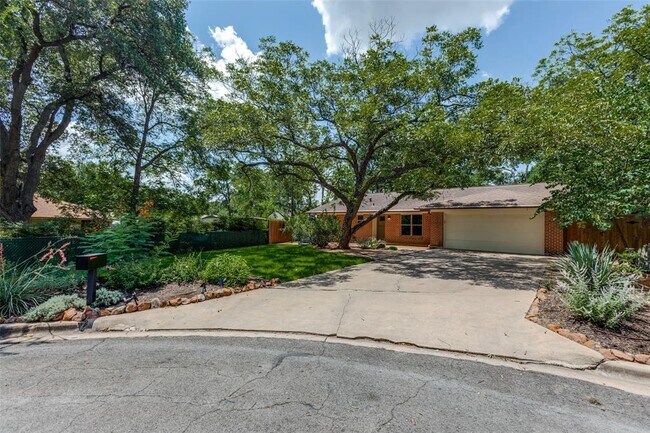 Primary Photo - 1903 Boxwood Ct