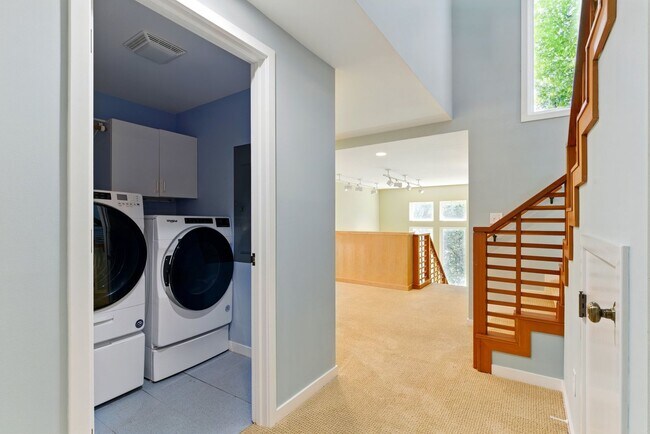 Building Photo - Gorgeous 4 bedroom home in Greenbrae with ...