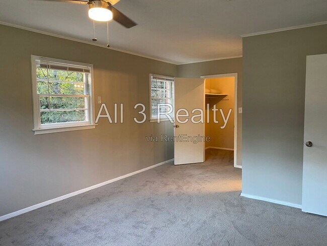 Building Photo - 1717 Robison Hill Rd