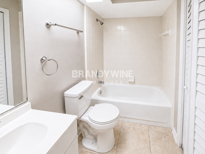 Building Photo - 616 Pembridge Dr W
