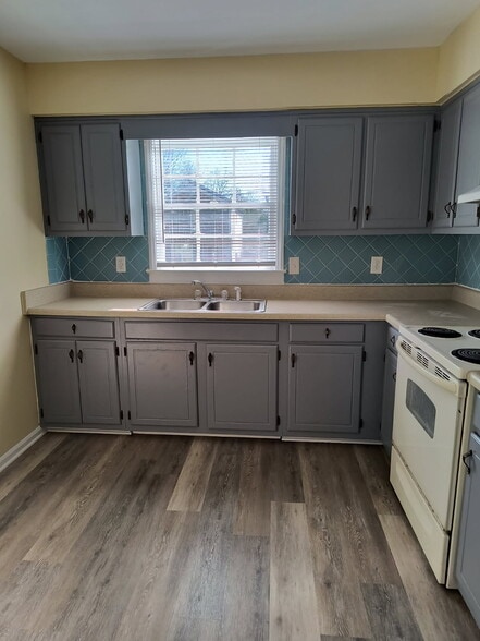 Kitchen - 1211 Boyer St