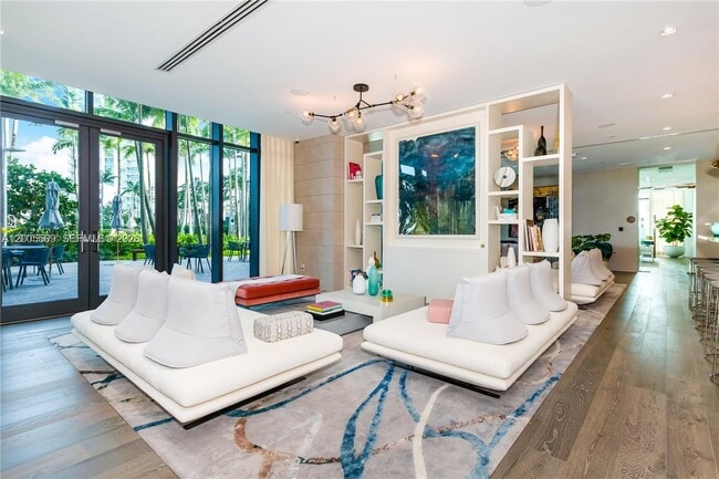 Building Photo - 650 NE 32nd St