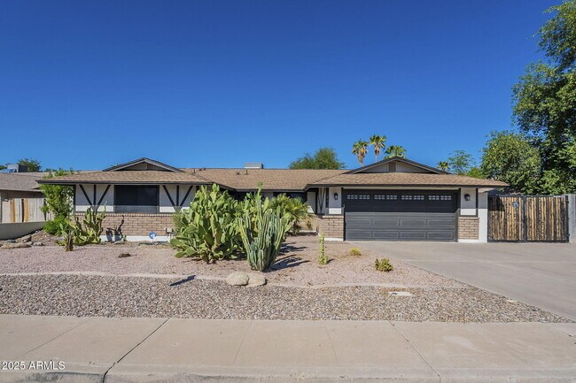Building Photo - 2436 E Javelina Ave
