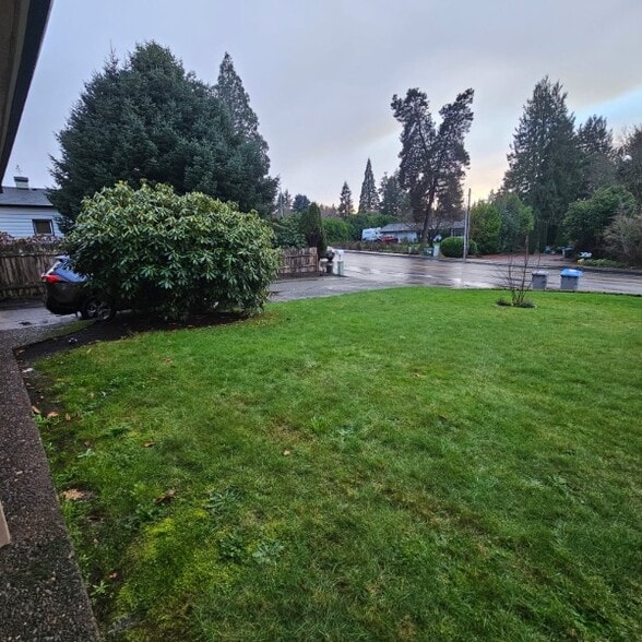 Building Photo - 12370 SW 121st Ave