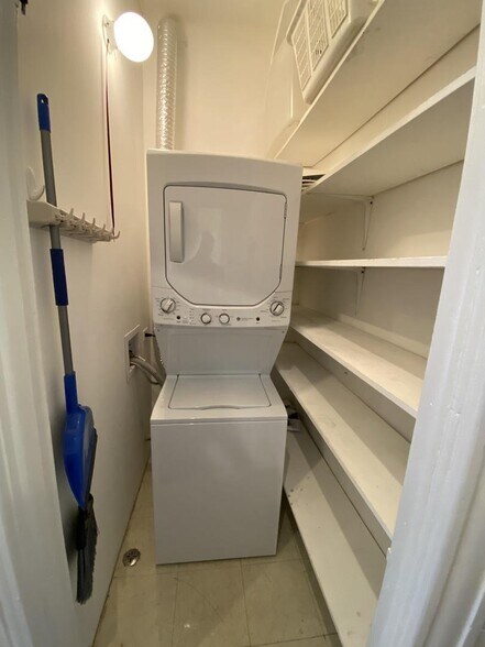 Building Photo - 1460 W Huron St