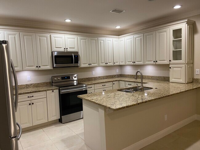 Building Photo - 4400 Vanda Dr