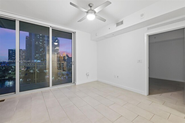 Building Photo - 2150 N Bayshore Dr