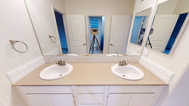 Building Photo - Former MODEL HOME | Great Location