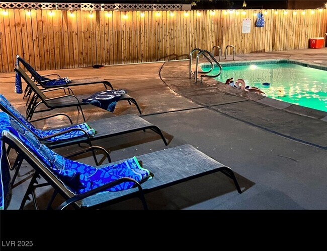 Building Photo - 3835 Chutney St