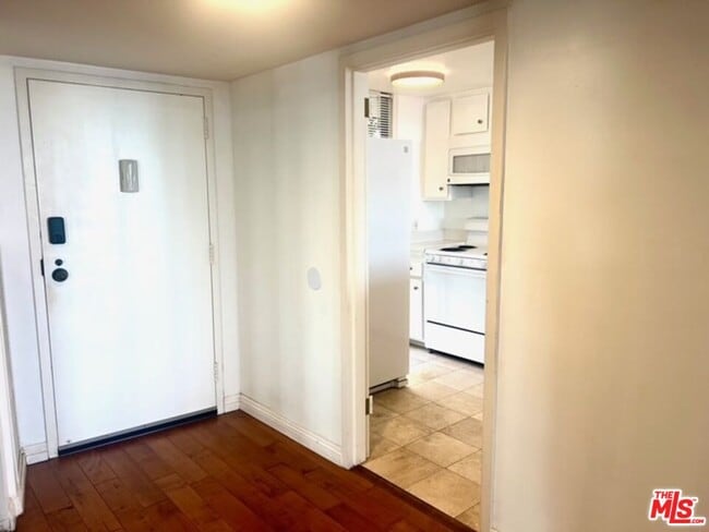 Building Photo - 4314 Marina City Dr