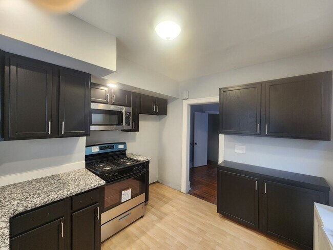 Building Photo - East Oak Lane House for rent with front porch and rear yard