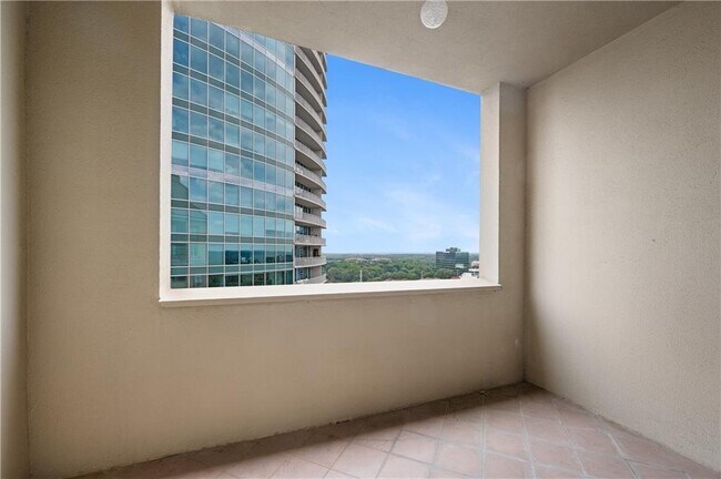 Building Photo - 3334 Peachtree Rd NE