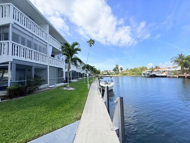 Building Photo - 470 Paradise Isle Blvd