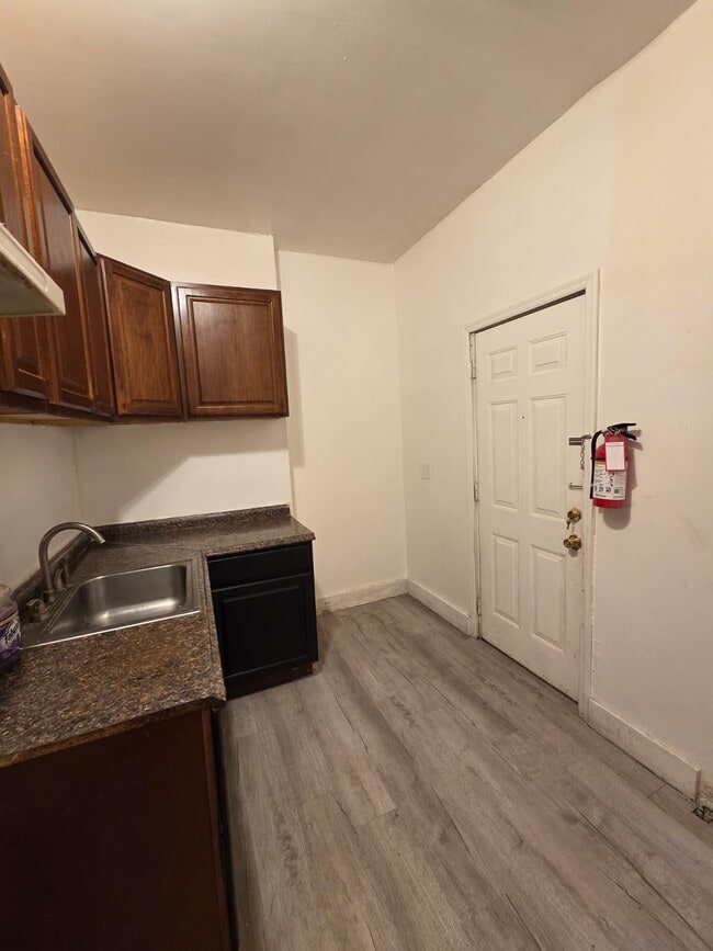 Primary Photo - 20 N 7th St