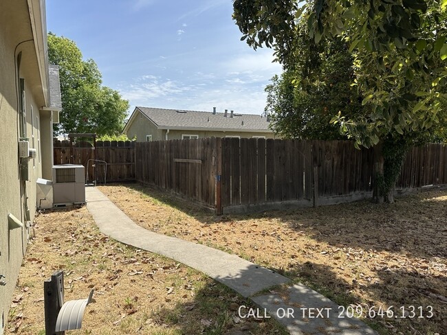Building Photo - 405 S Laurel St