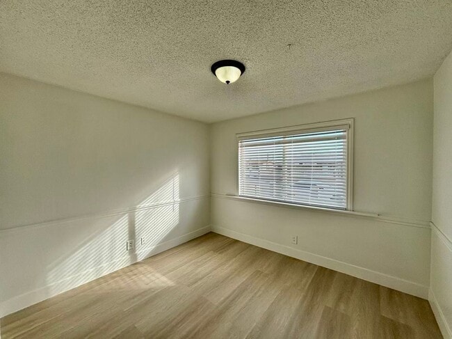 Building Photo - refreshed single-story home