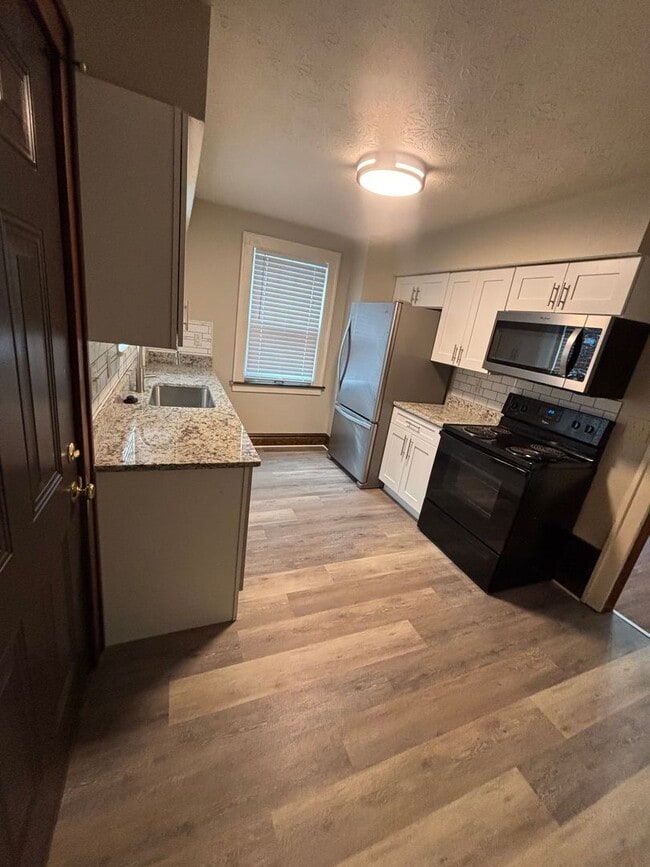 Building Photo - 361 E Northwood Ave