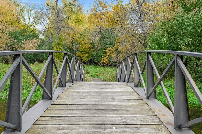 Building Photo - 1524 Aquila Ave N