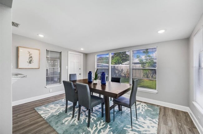 Building Photo - 3703 W Leila Ave