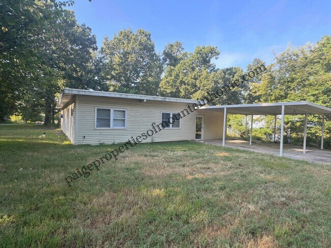 Building Photo - 501 Lynette Ave
