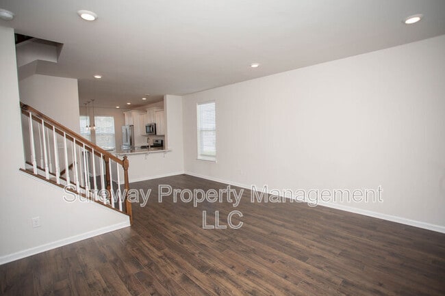 Building Photo - 13 Verona Ln
