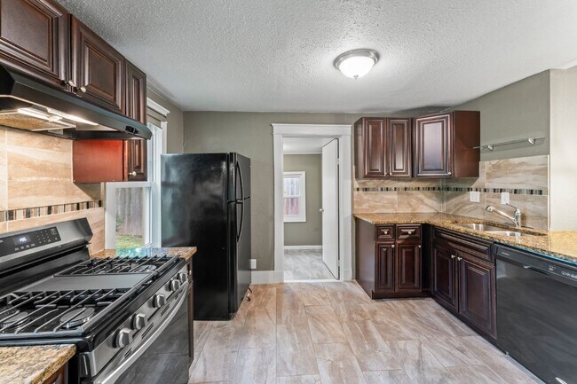 Building Photo - Coming Soon!! Charming 2-Bedroom Home!