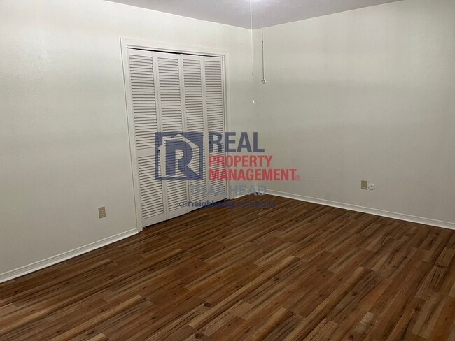 Building Photo - Great Location - 2 Bed/2 Bath - Move In Sp...