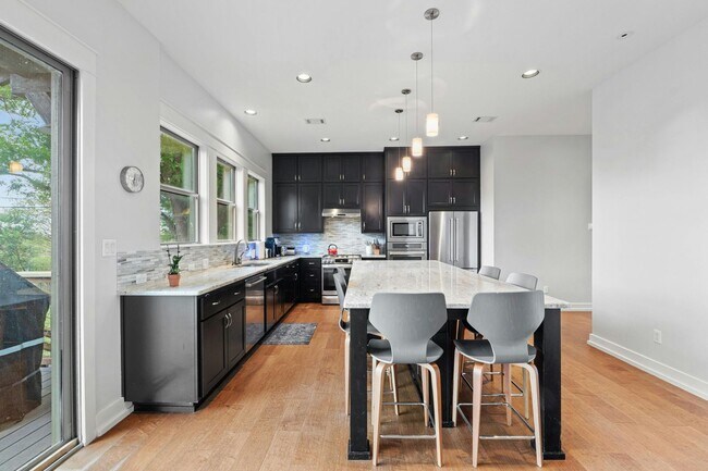 Building Photo - Beautiful 4-Bed Home in Highland Park West...