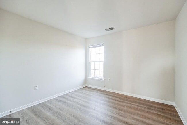 Building Photo - 215 Kemper Ct