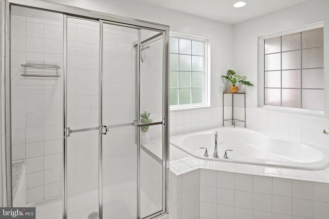 Building Photo - 7530 Stonehouse Run Dr