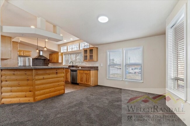 Building Photo - Beautiful 3 Bed 2 Bath Townhome in West Haven