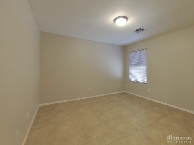 Building Photo - 43780 Elm Dr