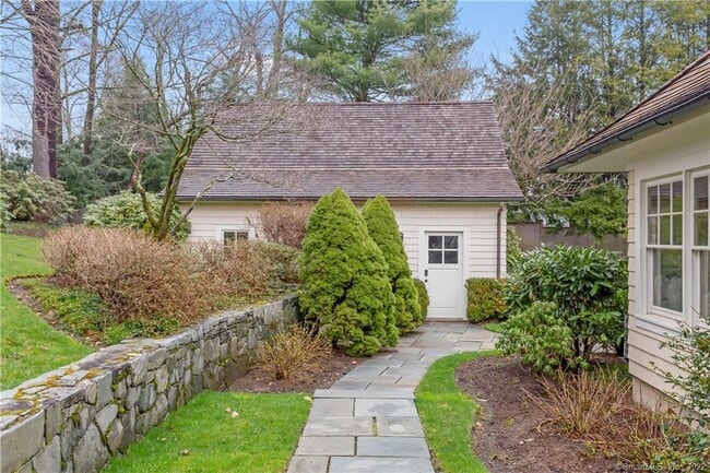 Building Photo - 6 Searles Rd