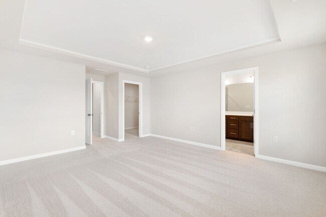 Building Photo - Move-In Ready 4-Bedroom Townhome in Rosedale!
