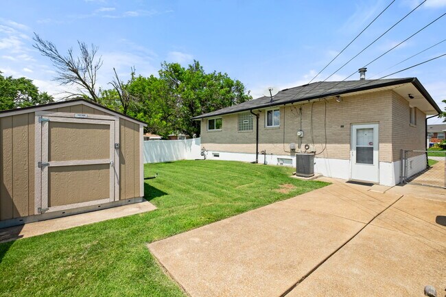 Building Photo - 4164 Kettler Rd