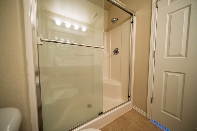 Master bath - 4828 SE Teakwood St