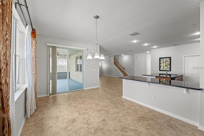 Building Photo - 6041 Town Center Blvd