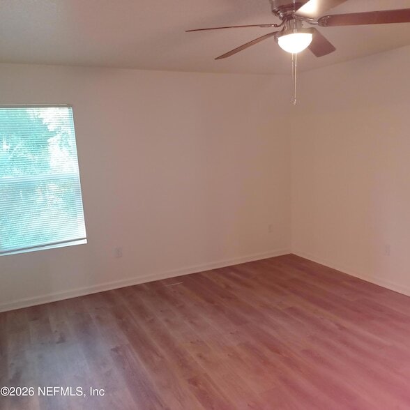 Building Photo - 916 W 9th St