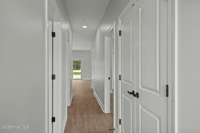 Building Photo - 400 Lighthouse Ln