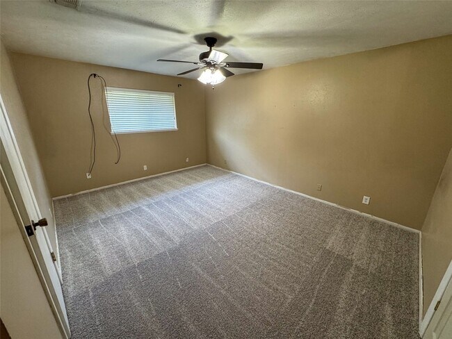 Building Photo - 1714 Crescent Dr