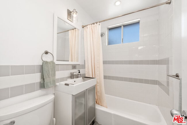 Building Photo - 3023 Prospect Ave