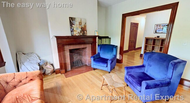 Building Photo - 163 Summer St