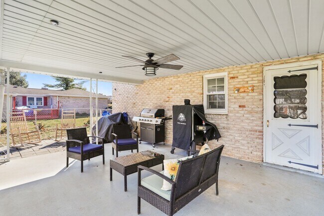Building Photo - 173 Colonial Dr