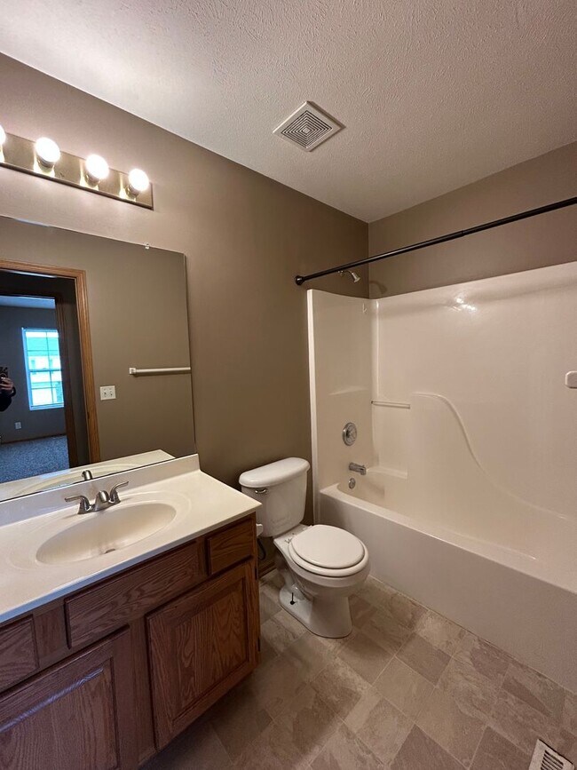 Building Photo - Spacious Millard Living with a Backyard You’ll Love